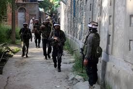 Srinagar: Gunfight rages between militants, forces at Chattabal