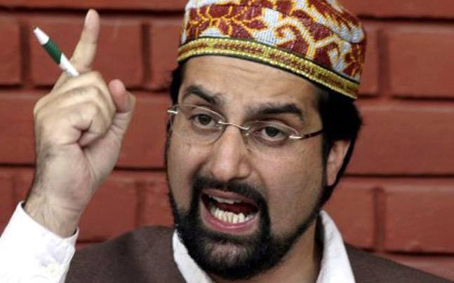 Mirwaiz condemns forces action at Jamia Masjid