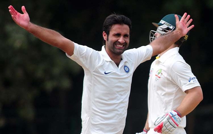 Kashmir’s two ace cricketers spar over matting versus turf wicket debate Kashmir’s two ace cricketers spar over matting versus turf wicket debate