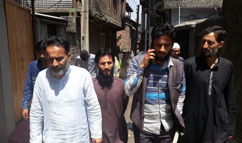 Waza pays glowing tributes to slain Qaiser, visits his residence Waza pays glowing tributes to slain Qaiser, visits his residence