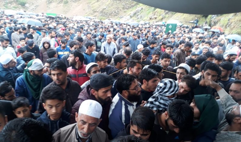 Thousands participate in the funeral of slain militant in Handwara, Pulwama