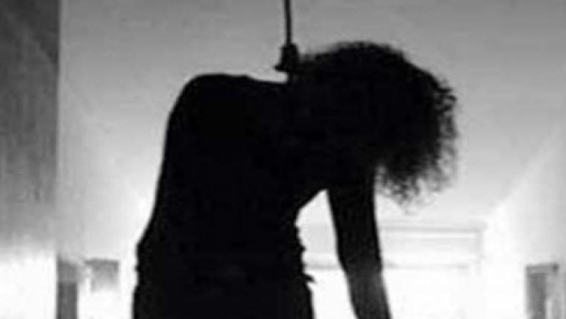 Woman commits suicide by jumping into water tank with 3 kids