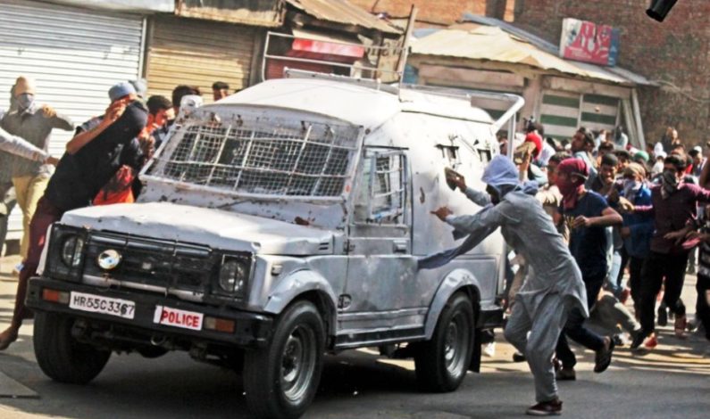 ‘Paramilitary driver shifted gears to run his gypsy over me,’ says Younis who was captured in viral picture showing him under tyres of CRPF vehicle ‘Paramilitary driver shifted gears to run his gypsy over me,’ says Younis who was captured in viral picture showing him under tyres of CRPF vehicle