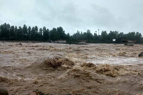 As rivers surge with rain water, authorities declare flood alert in South Kashmir