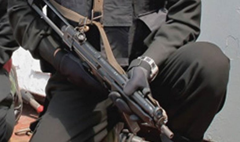 Unknown gunmen beat, threaten cops in Pulwama