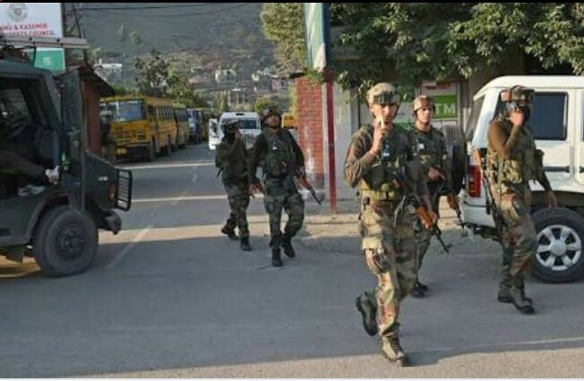 Militants decamp with four rifles in Shopian Militants decamp with four rifles in Shopian