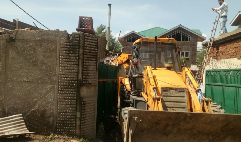 SMC demolishes illegal constructions carried out by Hattrick food owner