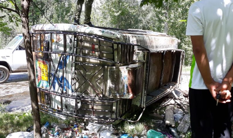 Eight injured after bus turns turtle in Baramulla Eight injured after bus turns turtle in Baramulla