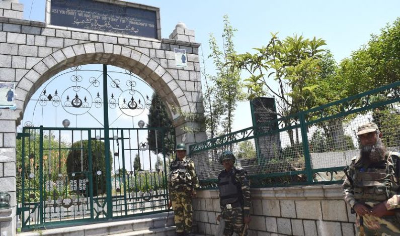 Thousands participate in funeral procession of slain Noorbagh civilian at Eidgah amid clashes Thousands participate in funeral procession of slain Noorbagh civilian at Eidgah amid clashes