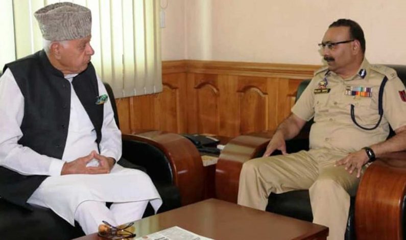 Farooq Abdullah visits PHQ to offer condolences on cop killings Farooq Abdullah visits PHQ to offer condolences on cop killings