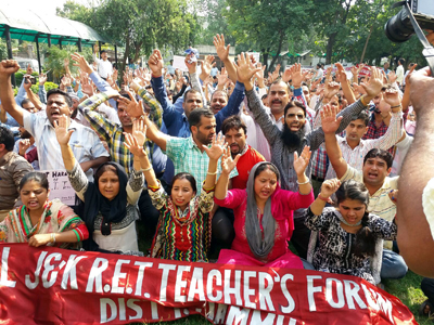 Teachers on ‘indefinite strike’ in Srinagar observe ‘Teachers Day’ as black day