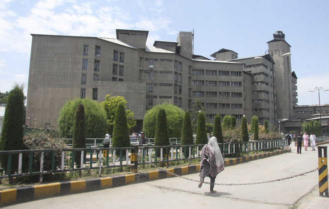 COVID-19: SKIMS cancels winter vacations of all faculty members