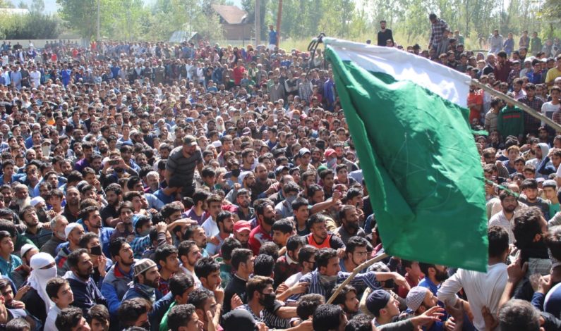 Thousands participate in funeral prayers of slain Chadoora militant