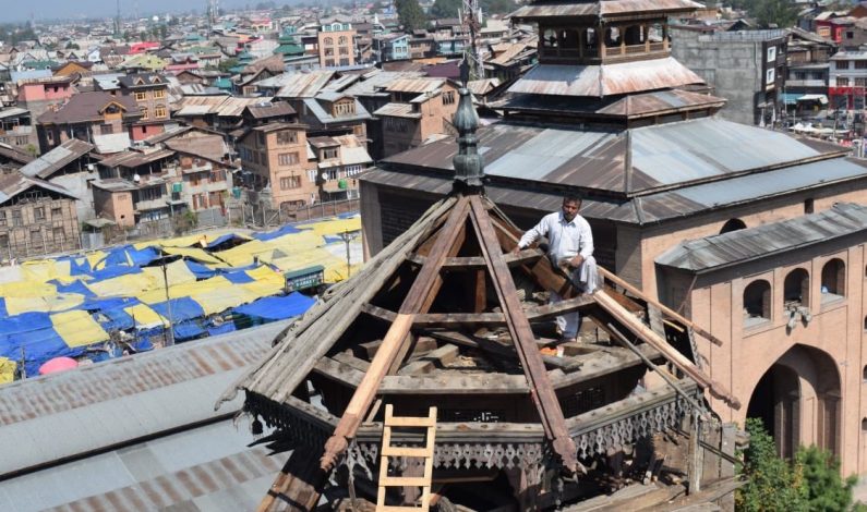 After 250 years Jamia Masjid Srinagar getting a facelift, restoration work begins on minarets