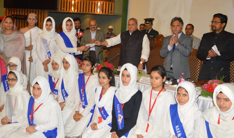Governor participates in Grand Finale/ Felicitation Ceremony of“Swachhata Hi Seva” Campaign Governor participates in Grand Finale/ Felicitation Ceremony of“Swachhata Hi Seva” Campaign