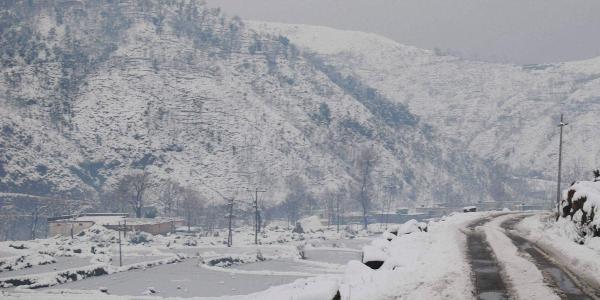 Kashmir: Mughal road reopens for one-way traffic