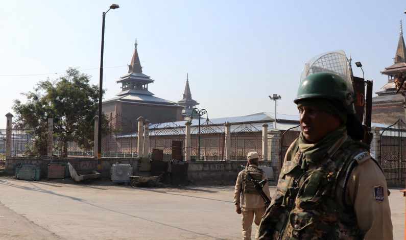 Central Kashmir: Fearing protests Govt forces impose lockdown in Downtown Srinagar Central Kashmir: Fearing protests Govt forces impose lockdown in Downtown Srinagar