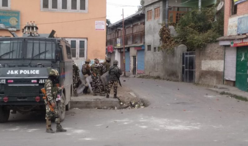 Kashmir municipal polls: Stone pelting clashes rock Soura in Srinagar Kashmir municipal polls: Stone pelting clashes rock Soura in Srinagar