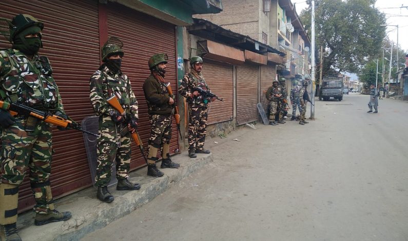 As polling staff begins to withdraw, clashes erupt in Pulwama, Shopian