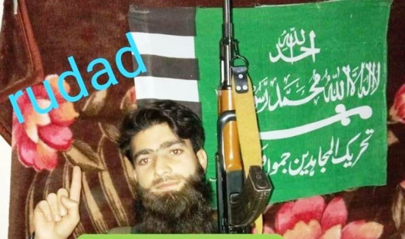 Massive throng at slain militant’s funeral in southern Kashmir’s Awantipora Massive throng at slain militant’s funeral in southern Kashmir’s Awantipora
