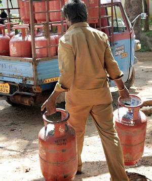 Govt allows LPG consumers to be able to choose desired distributors