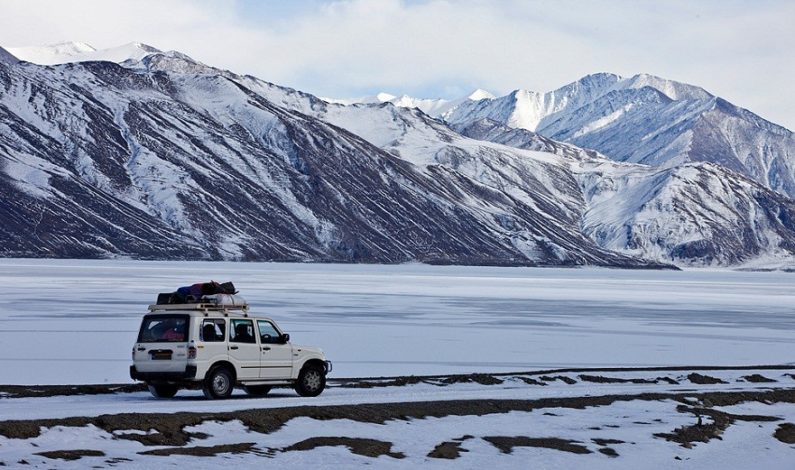Kashmir: Cold wave continues to grip Ladakh region