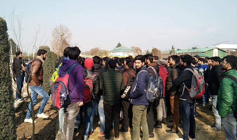 Kashmiri students beaten in Maharashtra Kashmiri students beaten in Maharashtra