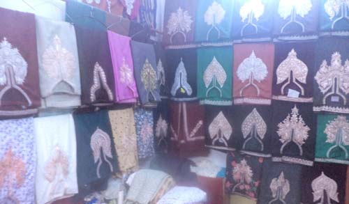 Kashmir’s Pheran Is In Controversy Kashmir’s Pheran Is In Controversy