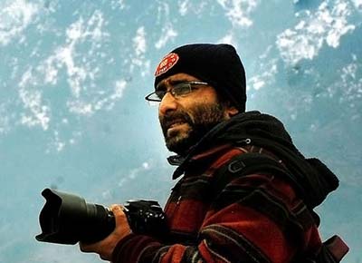 Photojournalist Bilal Bahadur injured while covering funeral prayers of slain Baramulla militants, hospitalised. Photojournalist Bilal Bahadur injured while covering funeral prayers of slain Baramulla militants, hospitalised.