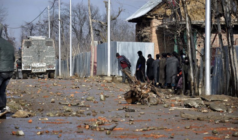 Hundreds stranded on Srinagar-Muzaffarbad highway as clashes erupt at several places