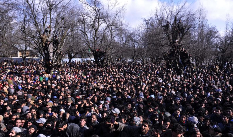 Thousands attend 6 militant funerals in south Kashmir; Geelani addresses mourners telephonically Thousands attend 6 militant funerals in south Kashmir; Geelani addresses mourners telephonically