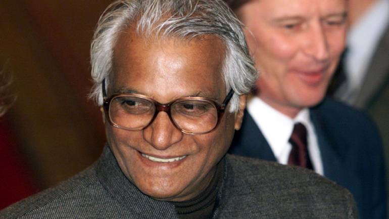 Former Defence Minister of India George Fernandes passes away after prolonged illness