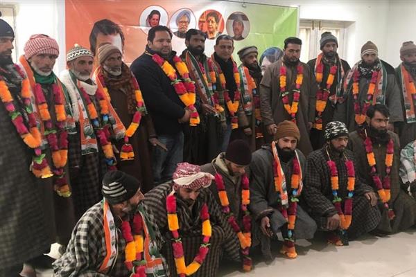Scores of political workers join Congress