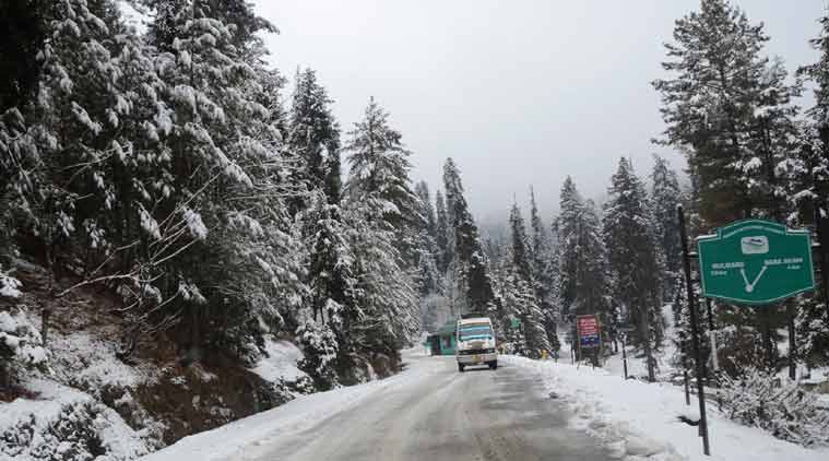 Srinagar-Jammu highway shut after fresh snowfall