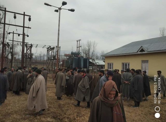 To protest unscheduled power cuts, Dadasara residents lock down local power receiving station To protest unscheduled power cuts, Dadasara residents lock down local power receiving station