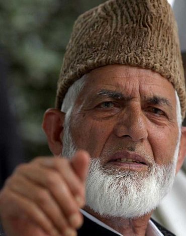 Health of Syed Ali Geelani deteriorates, shifted to SKIMS