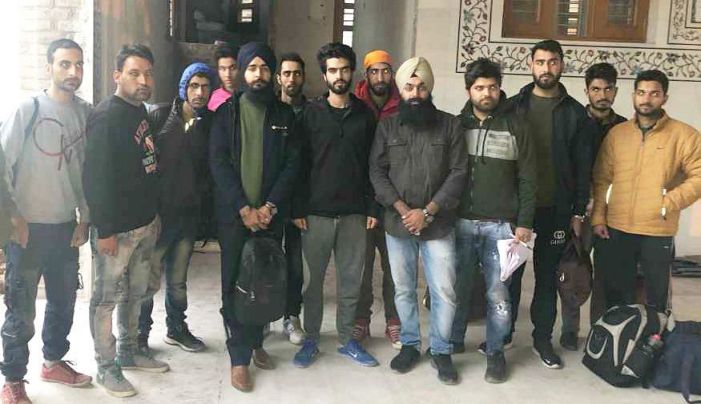In gratitude, Kashmiri businessmen offer free services and heavy discounts to Sikhs