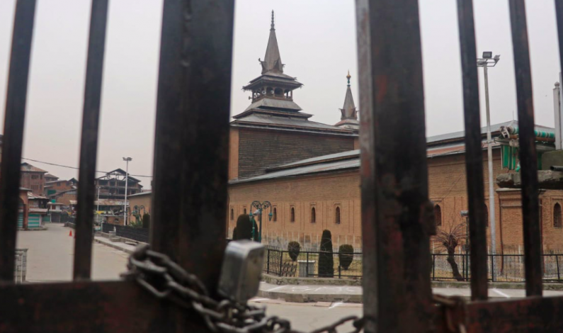 Authorities disallow congregational Friday prayers at Jamia Masjid Srinagar for second consecutive week
