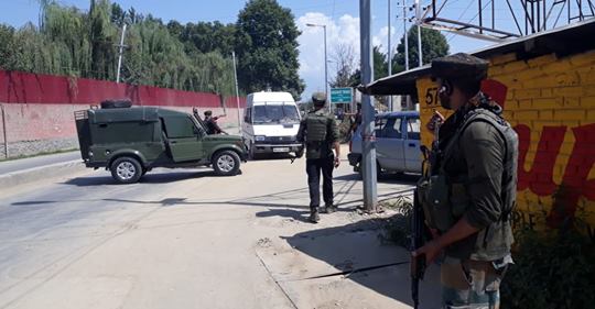 Govt forces launch search operation in Pulwama village, clashes erupt Govt forces launch search operation in Pulwama village, clashes erupt