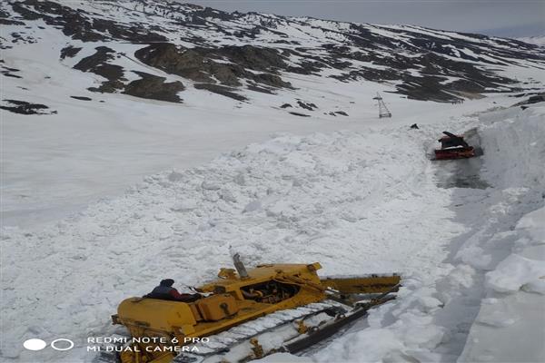 Only one-way traffic allowed on Srinagar-Leh highway