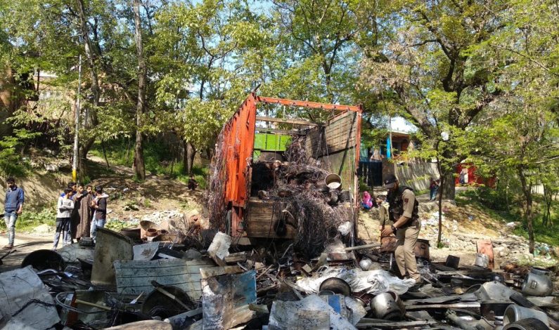 Narrow escape for driver, conductor as Truck catches fire in Qazigund Narrow escape for driver, conductor as Truck catches fire in Qazigund