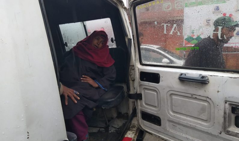 Woman delivers baby in cab as hospital ‘refuses’ ambulance Woman delivers baby in cab as hospital ‘refuses’ ambulance