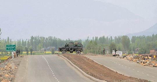 Only one-way traffic allowed on Kashmir highway