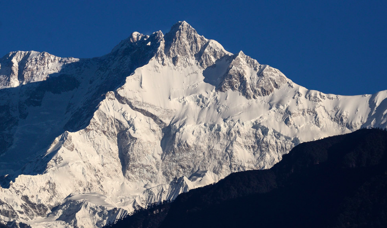 Mount Everest death toll rises to 10: Reports