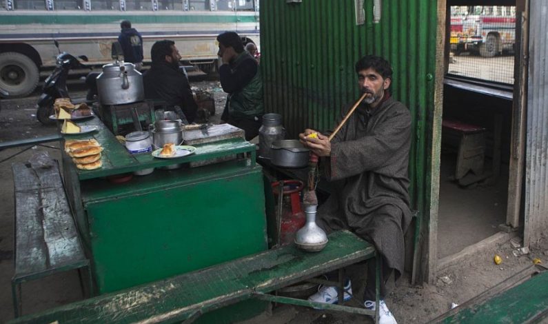 Roadside tea stalls, restaurants close as Ramadan begins in Kashmir Roadside tea stalls, restaurants close as Ramadan begins in Kashmir