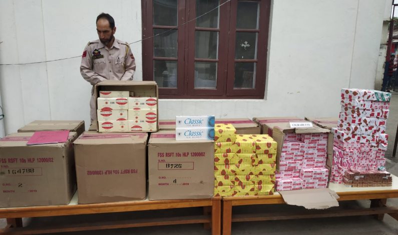 Police bust gang of burglars, five arrested, stolen property worth lakhs of rupees recovered Police bust gang of burglars, five arrested, stolen property worth lakhs of rupees recovered