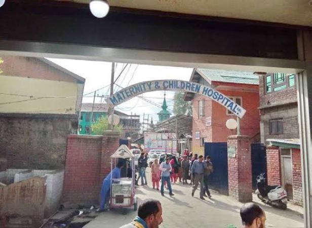 ACs in overcrowded wards of Maternity Hospital Anantnag remain defunct, patients suffocate 