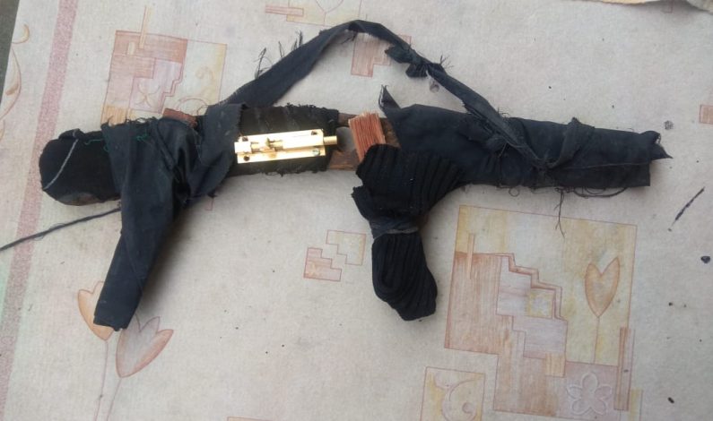 Robbers brandishing with toy guns loot Sopore family Robbers brandishing with toy guns loot Sopore family