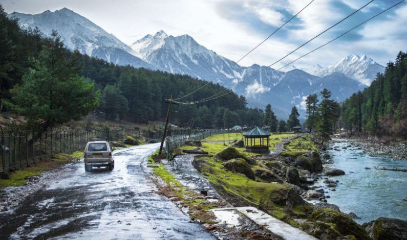 For over 2 years street lights in Pahalgam remain defunct, locals fume