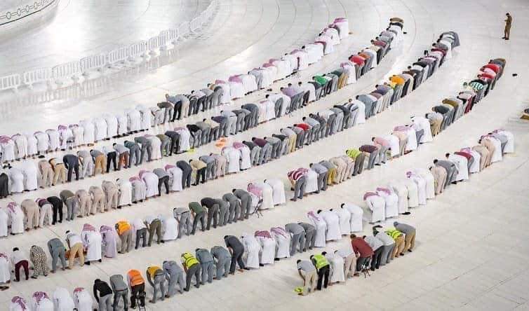 First Taraweeh prayer of the holy month offered at Prophet’s Mosque amid pandemic